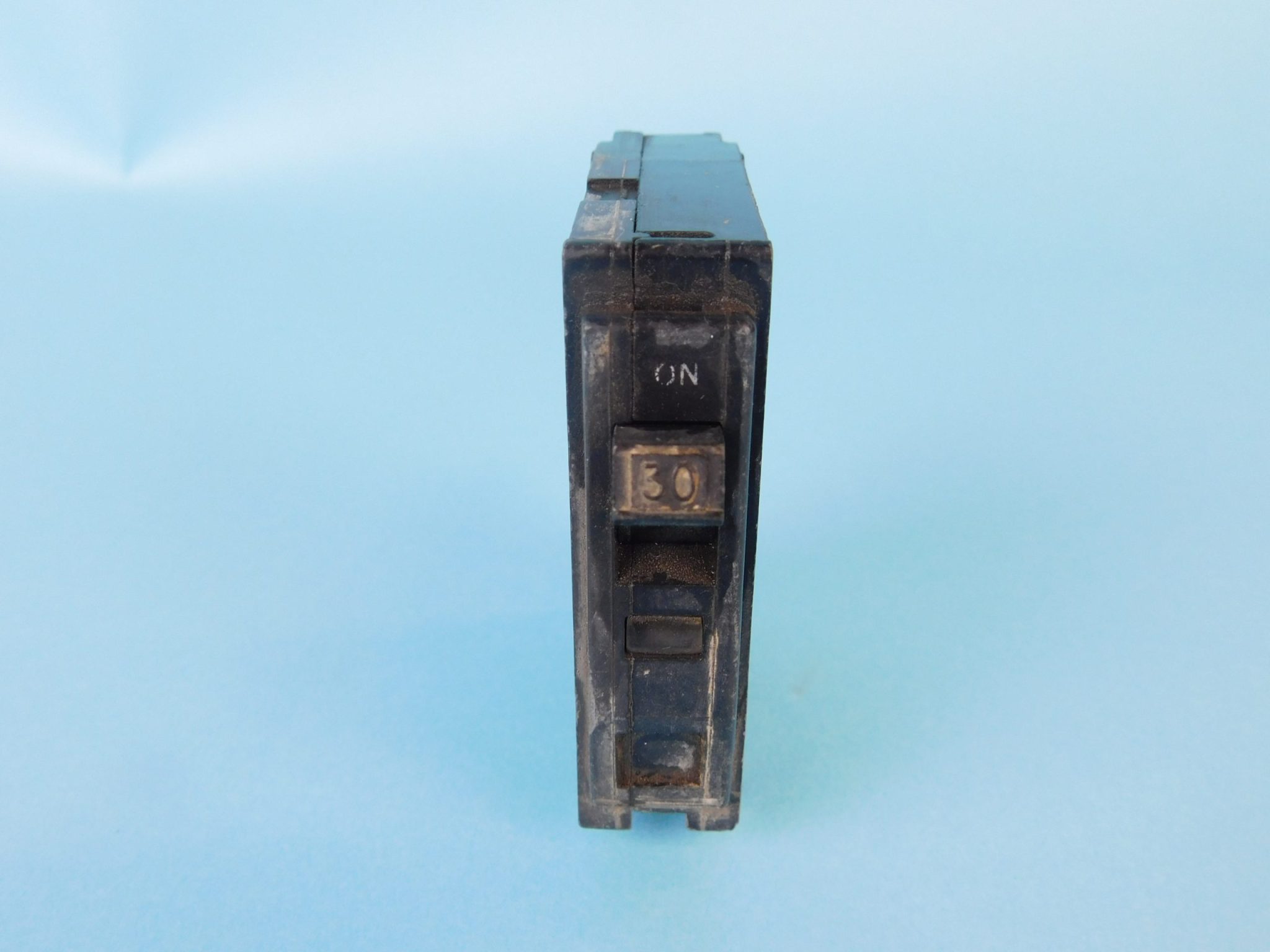 Square D 1P 120/240V 30A Circuit Breaker